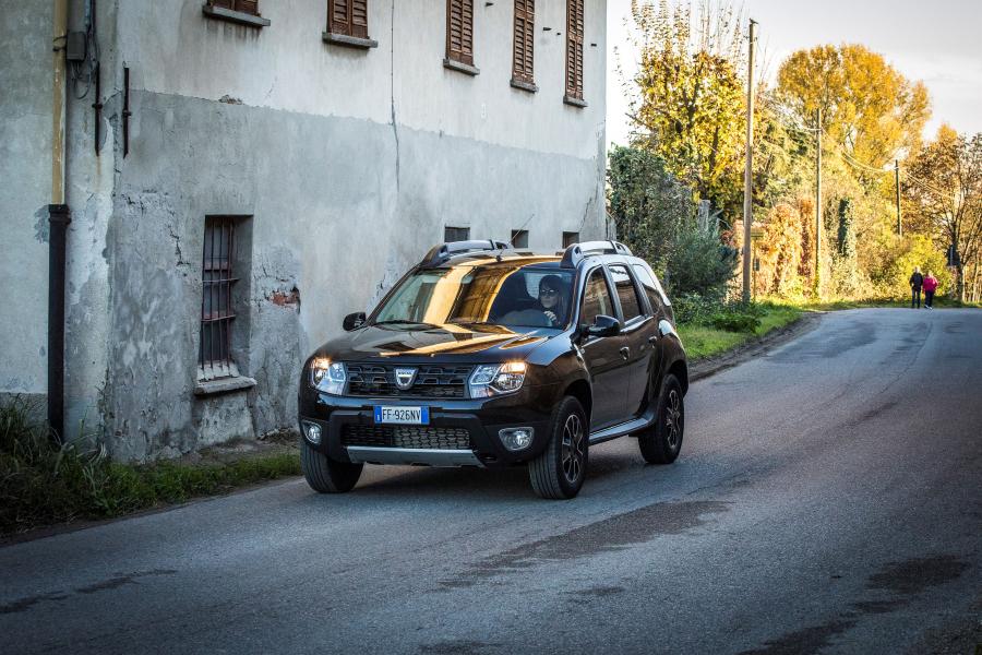  Dacia Duster Black Shadow 2016 года  (фото 13 из 28)